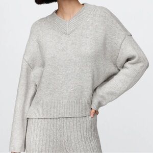 GAP Cashsoft Cropped High V Neck Sweater